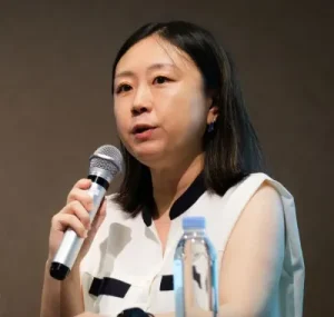 石原 あゆみ 氏